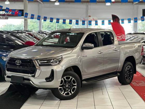 TOYOTA HILUX 2.8 D-4D TURBO DIESEL CD SRX 4X4 AUTOMÁTICO TOYOTA HILUX 2.8 D-4D TURBO DIESEL CD SRX 4X4 AUTOMÁTICO